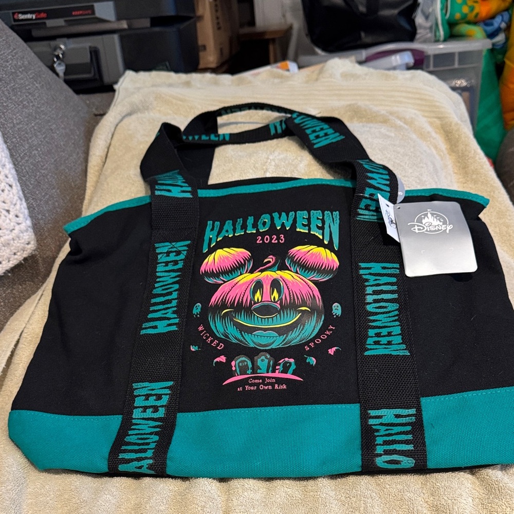Disney Parks Halloween 2023 Wicked Special edition glow in the dark canvas tote